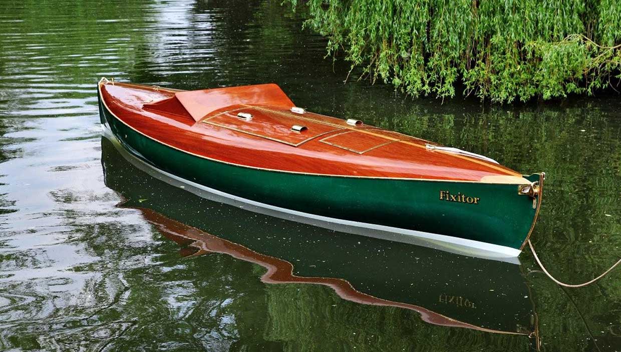 Vintage Racing Boat 'Fixitor' on the River Thames